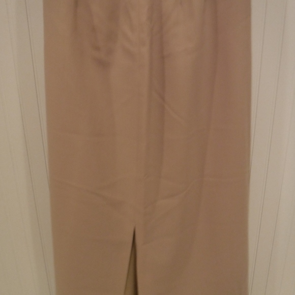 Woman's Skirt - Picture 3 of 3